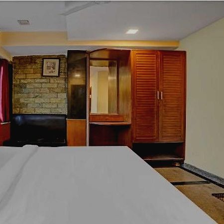 Oyo 75948 Hotel Tushar Continental New Delhi Buitenkant foto