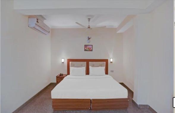 Oyo 75948 Hotel Tushar Continental New Delhi Buitenkant foto