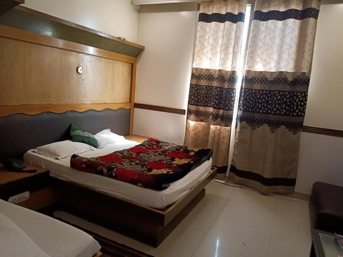 Oyo 75948 Hotel Tushar Continental New Delhi Buitenkant foto