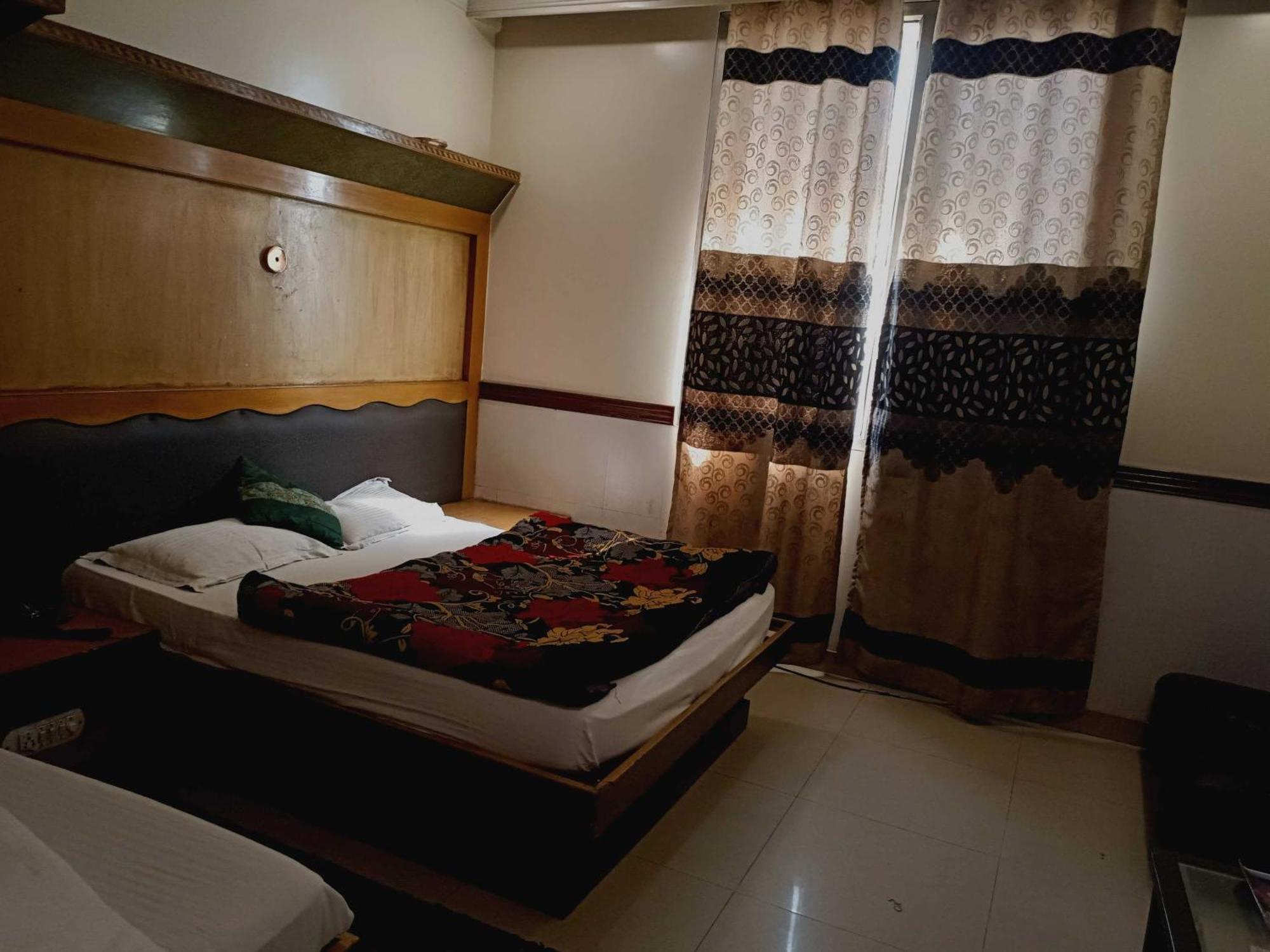 Oyo 75948 Hotel Tushar Continental New Delhi Buitenkant foto