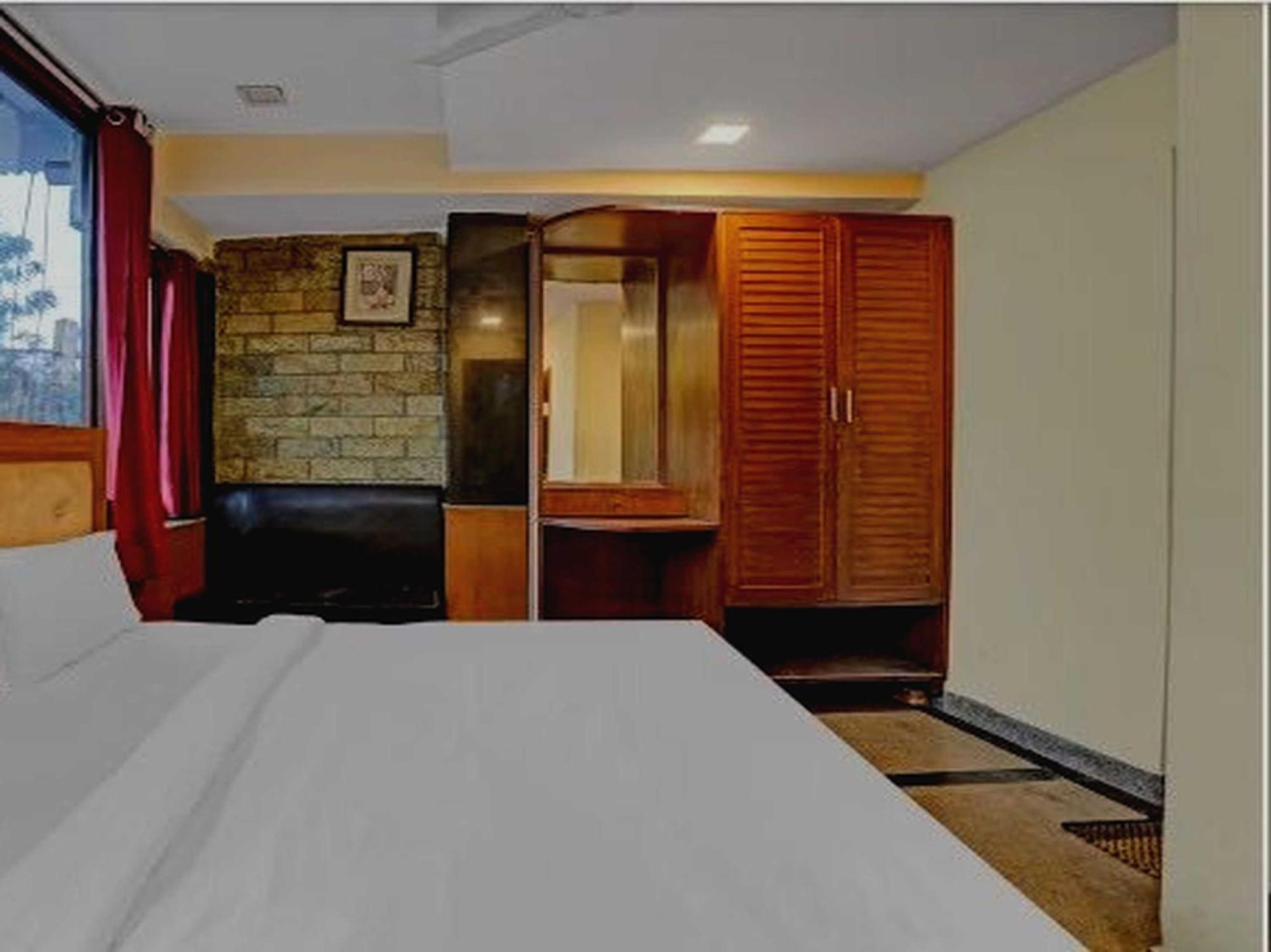 Oyo 75948 Hotel Tushar Continental New Delhi Buitenkant foto